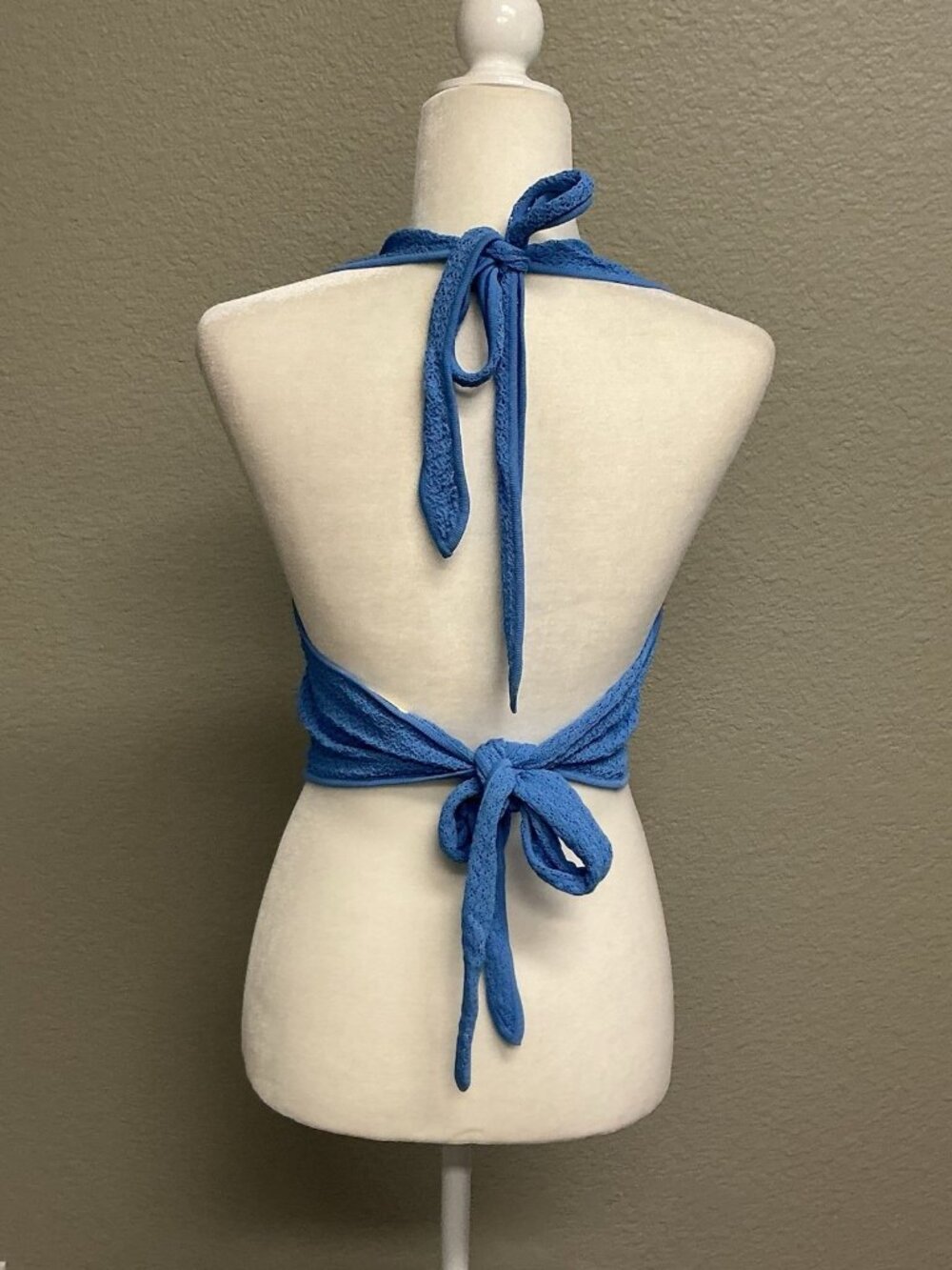 MONDAY SWIMWEAR Women’s Size Large Blue Crochet Halter Top - Picture 2 of 8